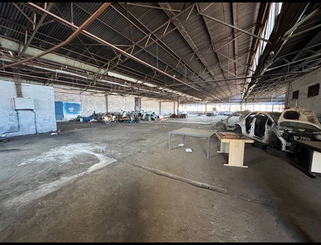 1,799M² WAREHOUSE TO LET IN NEWLANDS